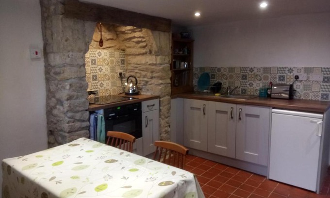 Upton Cheyney House | Swan walkers cottage
