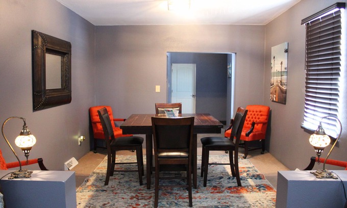 Alton Apartment | Swanky fun city apartment close to Fast Eddie’s! Minutes from downtown Alton.