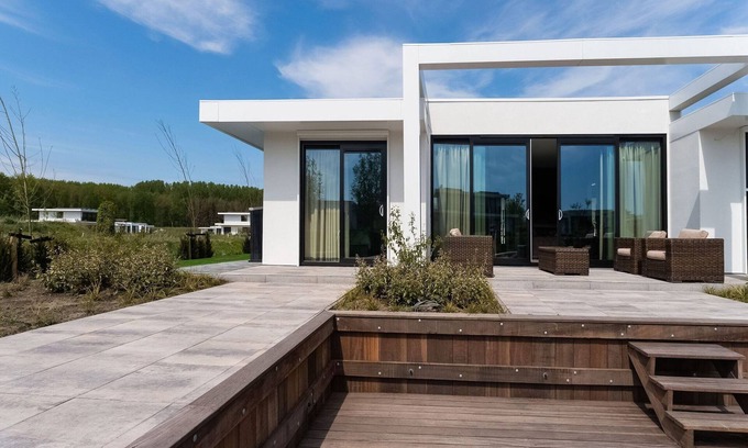 Zeewolde Villa | Swanky villa in Zeewolde with garden