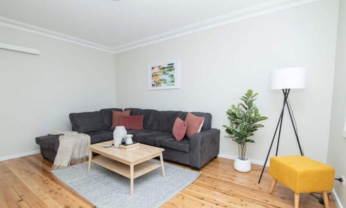 Orange House | Sweet Caroline - Sunny & Spacious, Sleeps 6