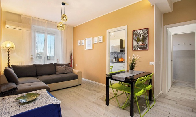 Affori Apartment | Sweet Chloe Milano Apartment with a Balcony and Wi-Fi