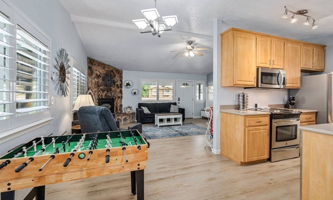 Groveland House | Sweet Haven - Home with EV Charger near Yosemitetby RedAwning