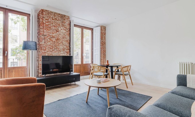 Golden Triangle of Art Apartment | Sweet Huertas Cortes 3BR w/Doorman, Balcony, A/C, by Blueground