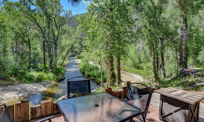 Nathrop Cabin | Sweet Log Cabin on the banks of Chalk Creek