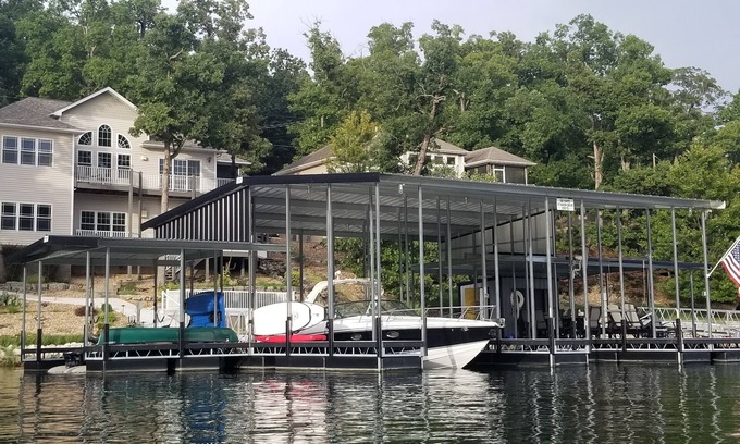 Shawnee Bend House | SWEET RETREAT! Cruiser dock. High dive. Diving board. DEEP water cove!