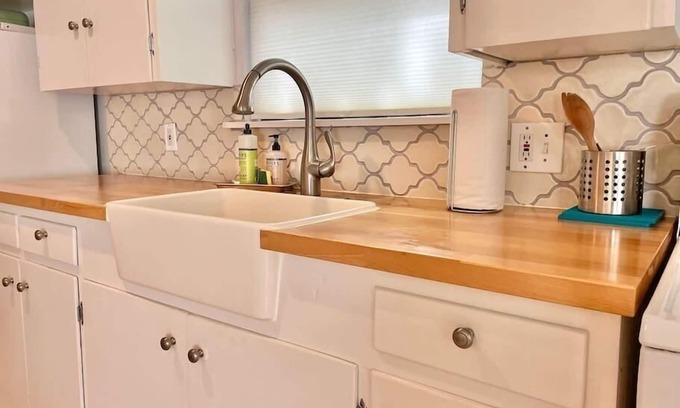East Cesar Chavez House | Sweet Stay | Cozy Retreat in the Heart of Austin
