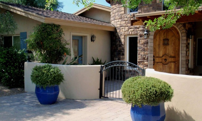El Cuadro Estates Cottage | Sweet Suite near Old Town