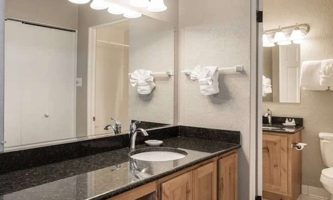 North Park City Cabin | Sweetwater Lift Lodge - Ski in, Ski Out - Heated Indoor Pool and Spa and Gym