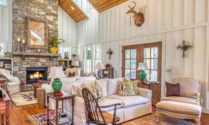 Highlands Cabin | Sweetwood Cottage | Highly Desirable Walk To Town Location