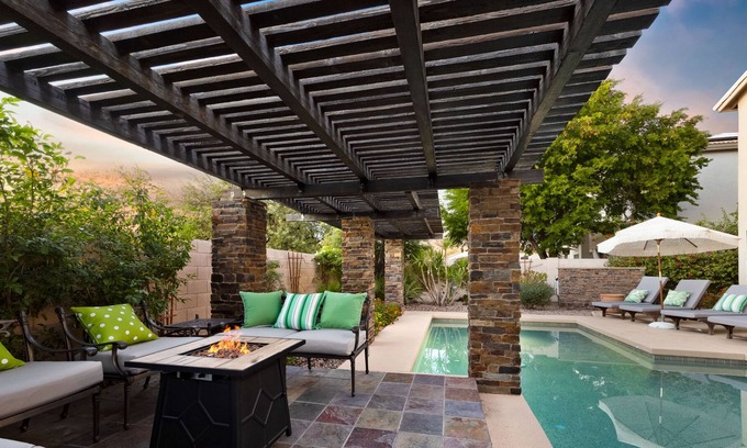 Tatum Ranch House | Swimming and games at Quail Run, nearby Desert Ridge entertainment.