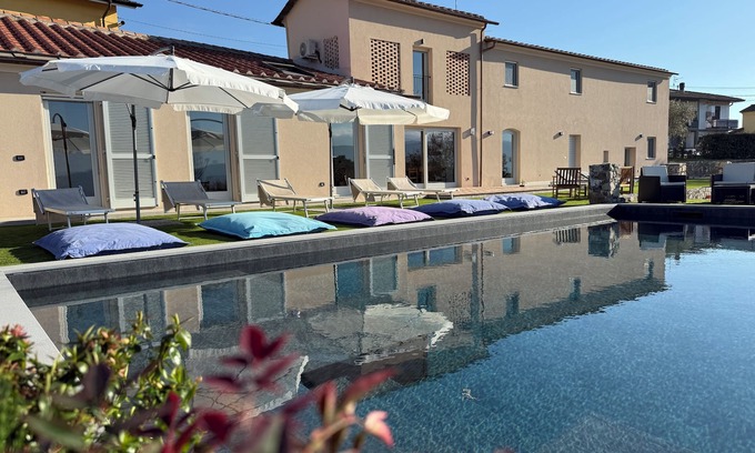 Sarzana Villa | Swimming pool,Sauna,Jacuzzi,Barbecue,A/C,Billiards,WiFi,5minutes from the sea and downtown