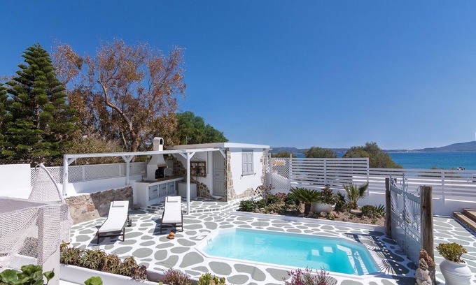 Adamas Villa | Swimming pool villa near the sea
