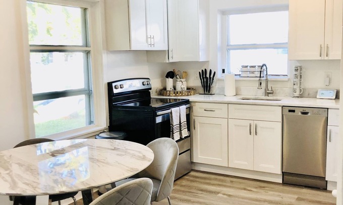 Delray Beach Cottage | Swinton Cottage by Delray Beach w/free parking Unit A