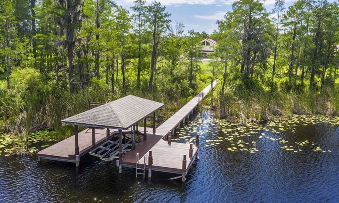 Groveland House | SWISS 105 - Lake Olsen