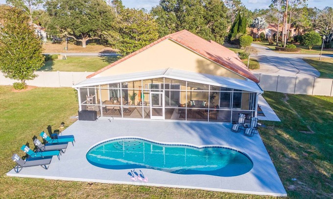 Groveland House | Swiss 49 - Lake Denise