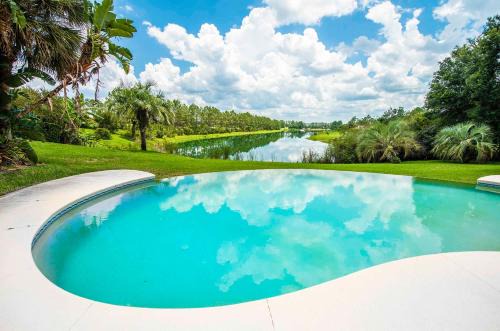 Groveland House | SWISS 66 - Lake Denise