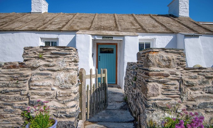 Abereiddy Cottage | Swn y Mor, Holiday Cottage Abereiddy, Sleeps 6, 3 bedrooms, bathrooms