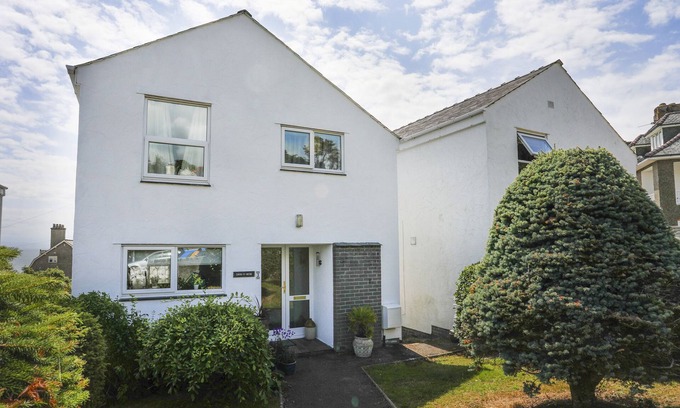 Criccieth Cottage | SWN Y MOR (SOUND OF THE SEA), pet friendly in Criccieth