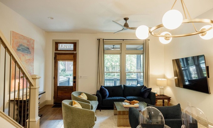 Downtown Columbus House | Sycamore I *3 EnSuites *Games *Free Parking *OSU 1/2mi