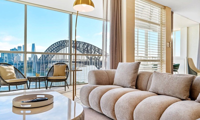 Sydney Apartment | Sydney's Landmark Views from Luxury 2Bd Apt