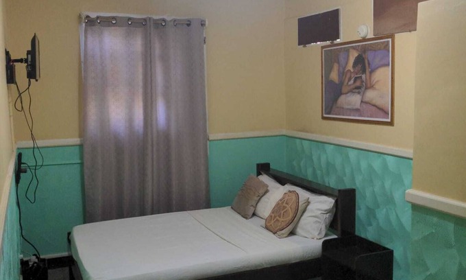 Roseau Hotel | Symes Zee - Bar, Resturant, Rooftop Views.