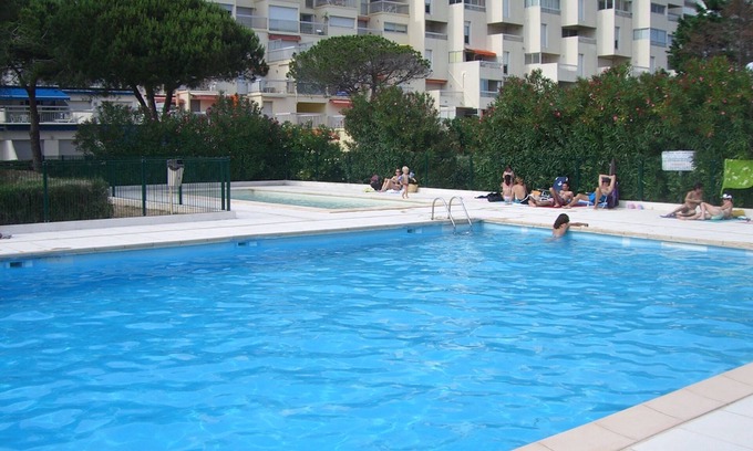 Carnon-Plage Apartment | T 2 47 m2 apartment overlooking the harbor in residence with pool and tennis