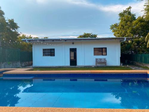 Dauis Villa | T-Villa Escapes by the beach