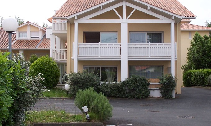 Biarritz Apartment | T2 apartment + 2 terraces + 1 private secure PARKING + WIFI + TV.