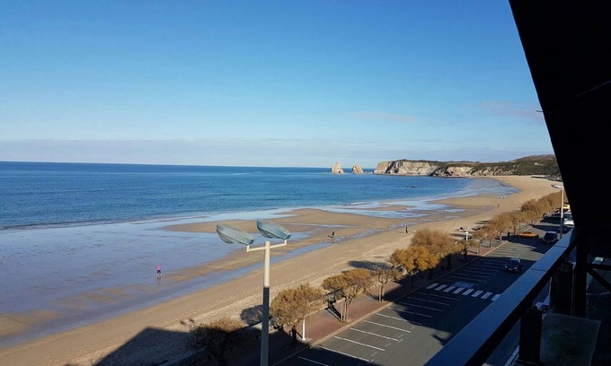 Hendaye Apartment | T2 apartment sea view at 180 ° 1st seafront line with firm parking/wifi