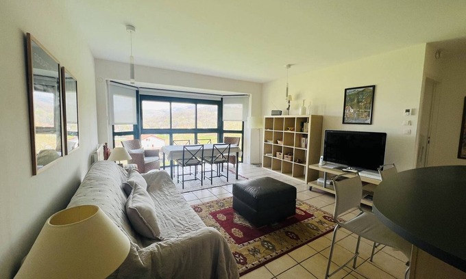 Cambo-les-Bains Apartment | T2 apartment with elevator, parking and internet in Cambo-les-Bains