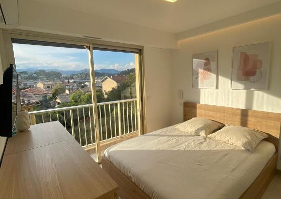 Cros-de-Cagnes Apartment | T2 au calme, proche des plages, climatisé et parking privé