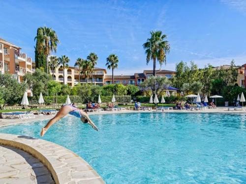Les Issambres Apartment | T2 avec Piscine, Vue Mer, Parking, à 200m de la Plage - FR-1-768-70