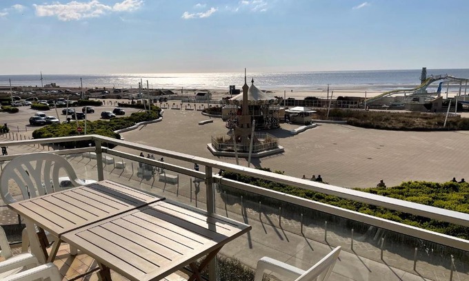 Le Touquet-Paris-Plage Apartment | T2 cabine traversant vue front de mer Le Touquet Paris-Plage