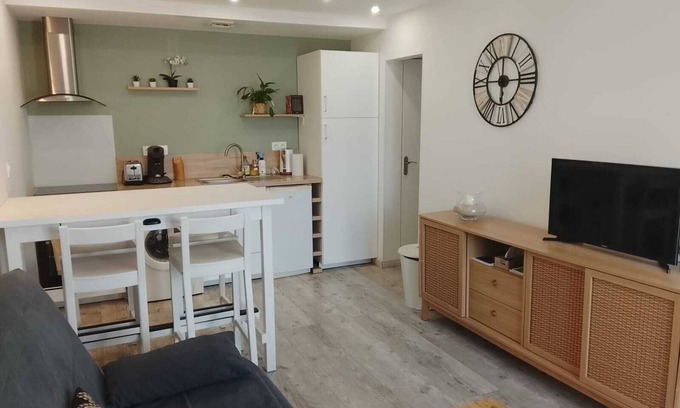 Courseulles-sur-Mer Apartment | T2 Nid Serein, near town center, port, beach