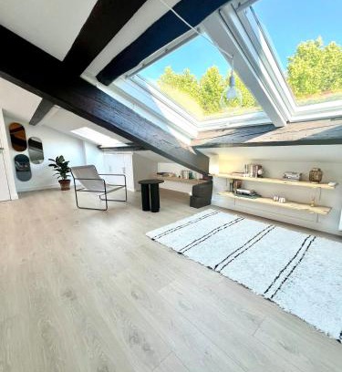 Narbonne Apartment | T2 sous les toits, entre gare et centre-ville, Grands buffets