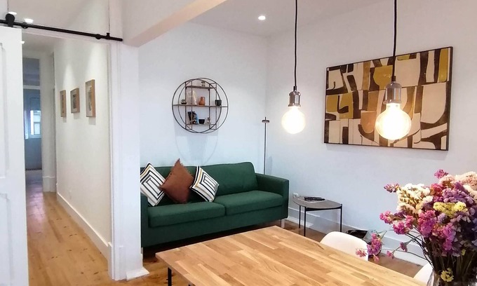 Sao Joao de Deus Apartment | T2 w/balcony