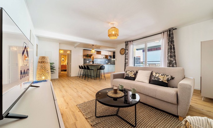 Le Tampon Apartment | T3 - COEUR DE VILLE, Elegant renovated T3 in downtown Le Tampon - Comfort & Modernity