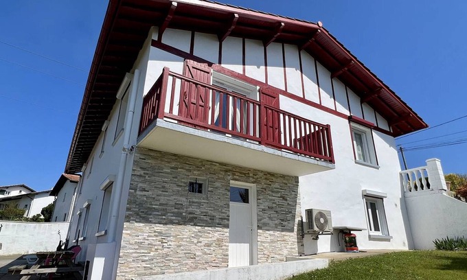 Ustaritz Apartment | T3 House in Ustaritz with Terrace and Parking