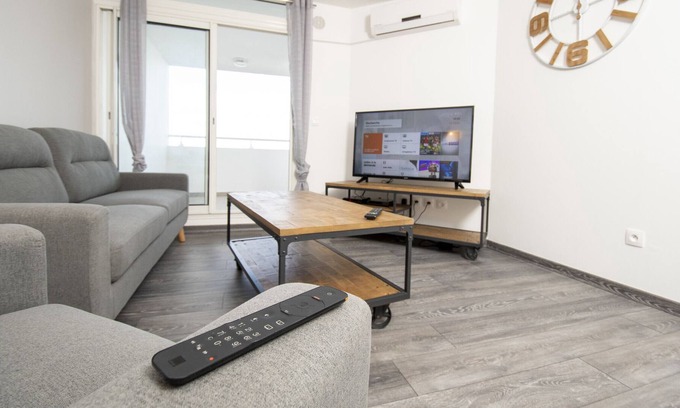 Sainte-Clotilde Apartment | T4 CozyLodge 70m2 - Renovated - 10min from Saint-Denis airport