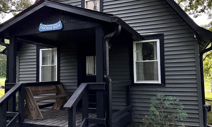 Three Rivers Cottage | Tackle Box Cottage - Lakefront Cottages on Semi-private Lake, Beach, Boats, Fun!