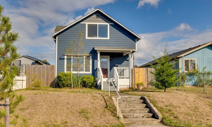 Hilltop House | Tacoma Home w/ Covered Patio & Fire Pit!