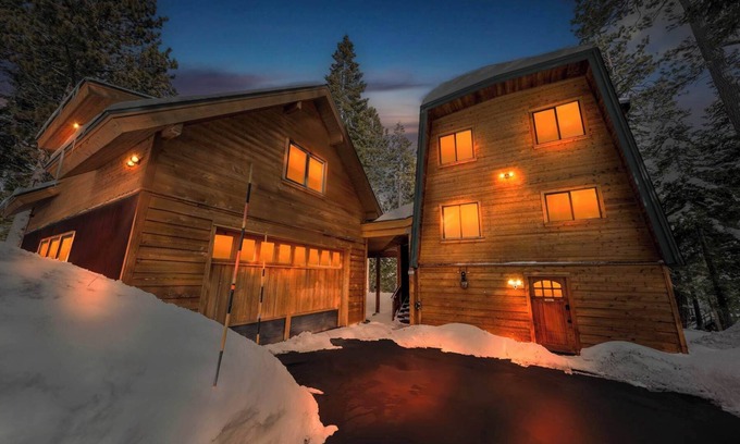Talmont House | Tahoe City Retreat - For 8!