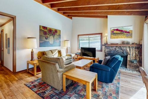 Lake Forest Apartment | Tahoe City Retreat
