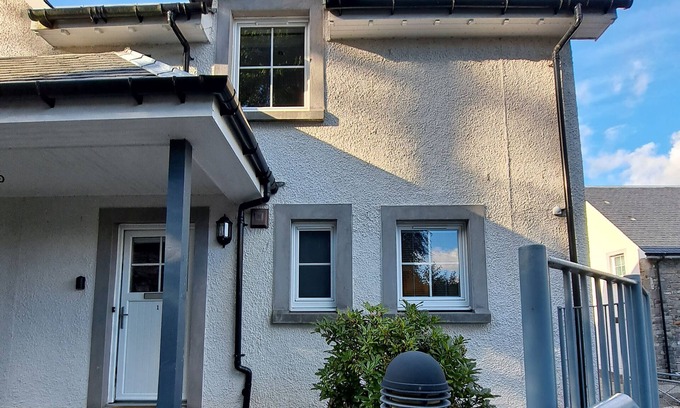 Killin Cottage | TAIGH GEAL, family friendly, with a garden in Killin