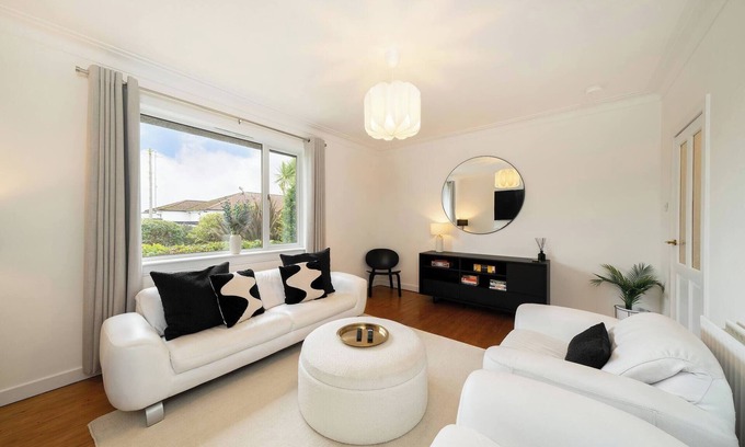 Broughty Ferry Ski Chalet | Taigh Tatha - stylish 3 bed home