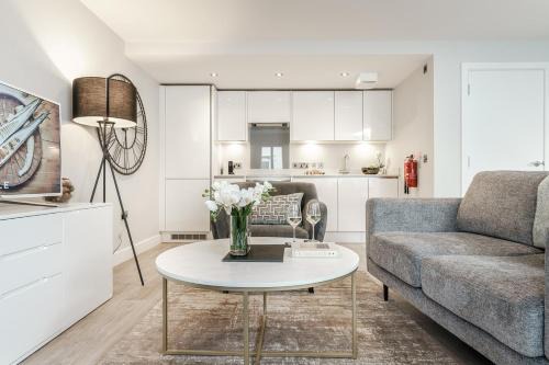 Cambridge Apartment | Tailored Stays - Central Cambridge Studios, Free Parking