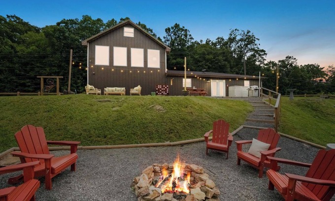 Nallen House | Tails & Trails WV Retreat - 15 min NRG, 9 min Babcock, Fenced Yard, Dog-Friendly