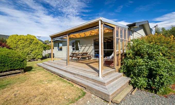 Te Anau House | Takahe Cabin - Te Anau Holiday Home