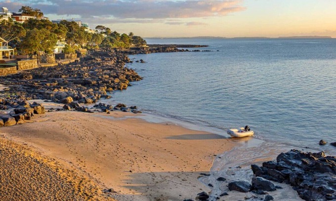 Takapuna House | Takapuna Beachfront w/Stunning Views