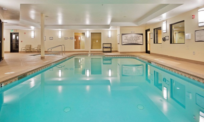 Reno/Tahoe Airport Condo | Take a dip in the Shared Pool! Near Reno-Sparks Convention Center | 1 Bedroom Suite